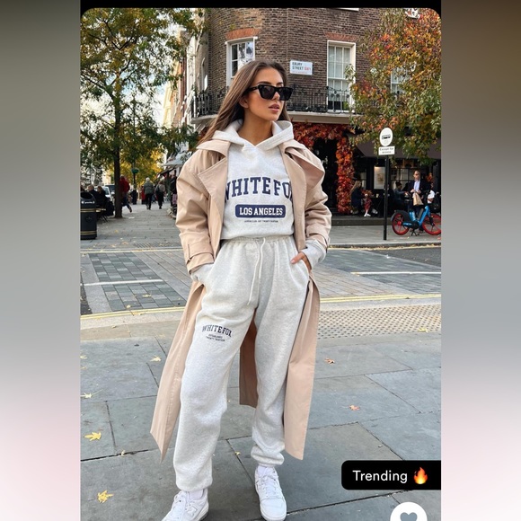 Trench coat- Medium/Large Beige color - Picture 7 of 7